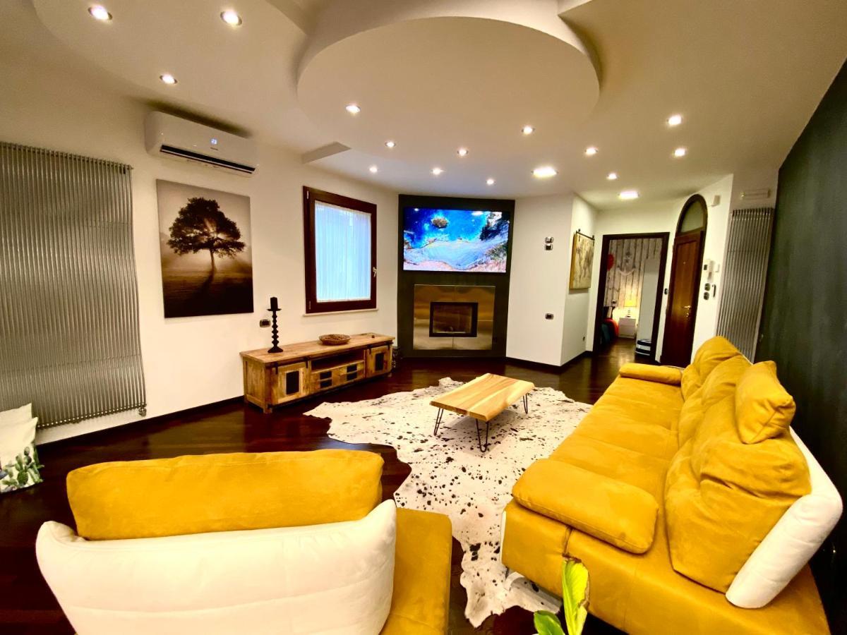 Wood Luxury House Apartment Пескара Екстериор снимка